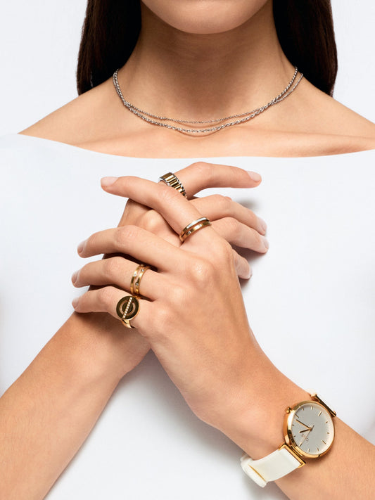 Anillo Asthetics dorado talla 8 de ONE